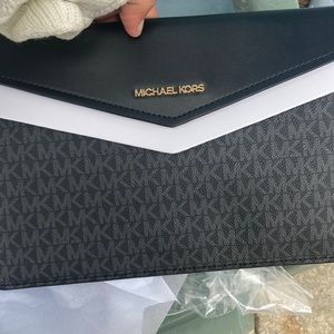 Michael kors hand bag with one extra piece